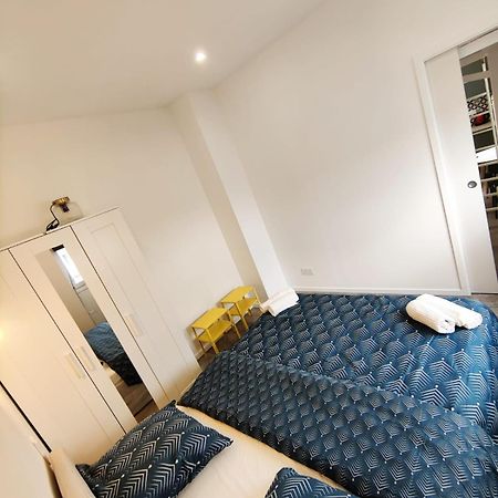Loft Chic Avec Mezzanine Contemporaine Lägenhet Vénissieux Exteriör bild
